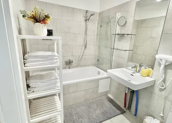 Stylish Stadlau - Free Parking Apartment *